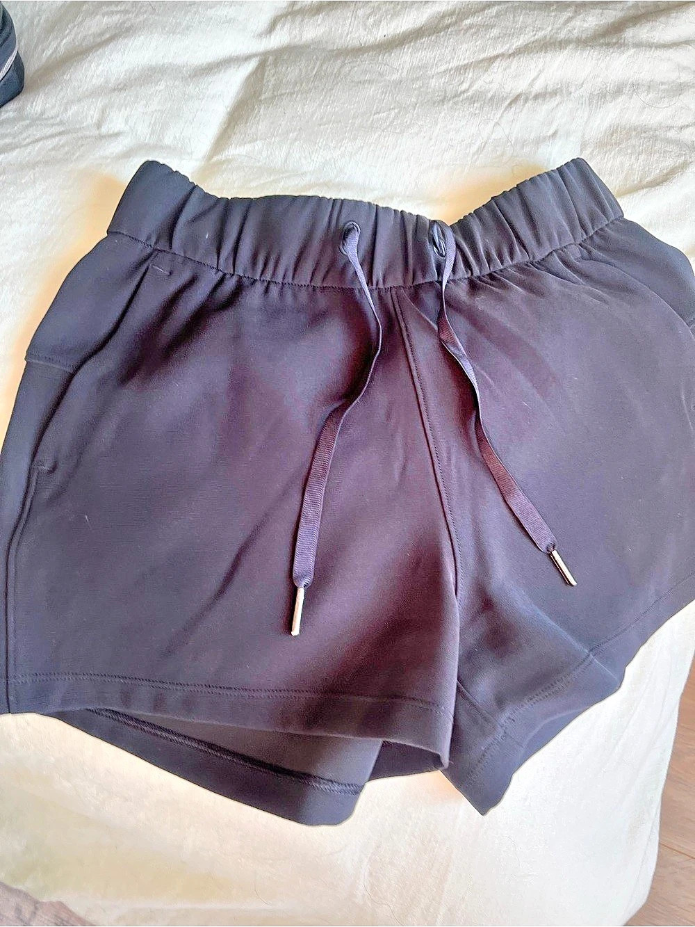 lululemon on the fly 4" Black Athletic Shorts Size 2